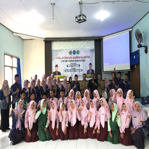 Pelatihan Jurnalistik Tendik dan Siswa MTsN 2 Trenggalek, Cetak Penulis Muda Berkompeten