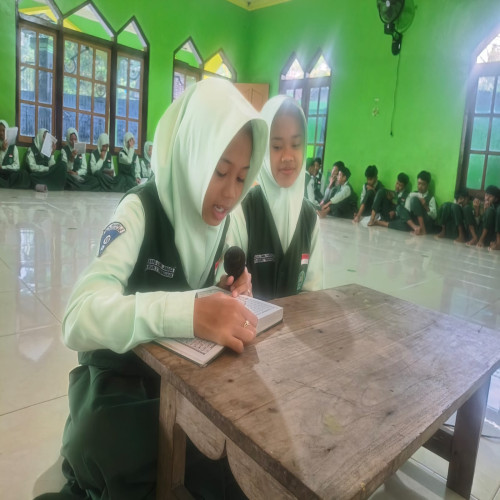 MTSN 2 Trenggalek Menguatkan Cinta Siswa Pada Allah SWT dan rasul-Nya.